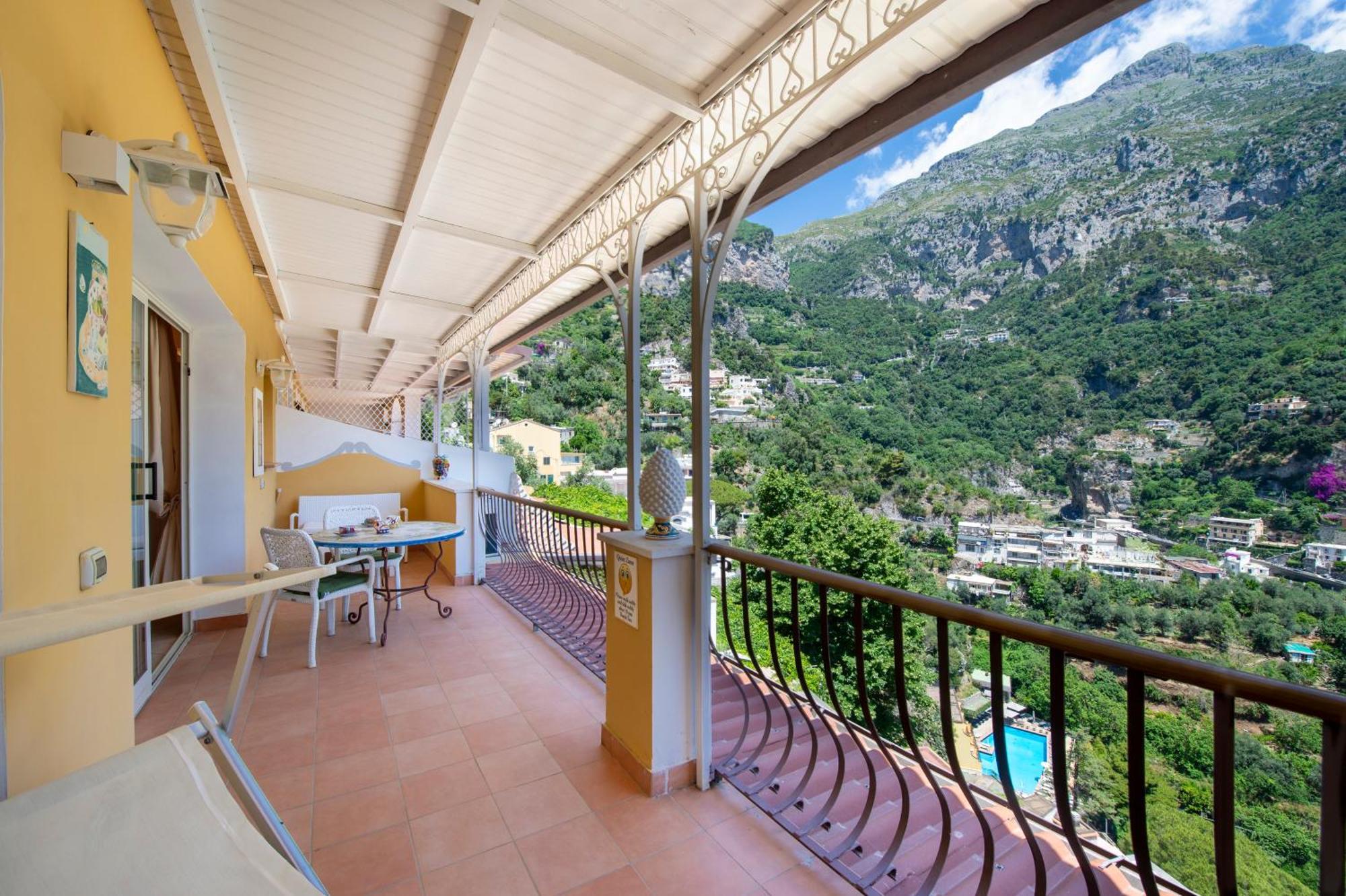 Appartamento Casa Le Terrazze Positano Esterno foto